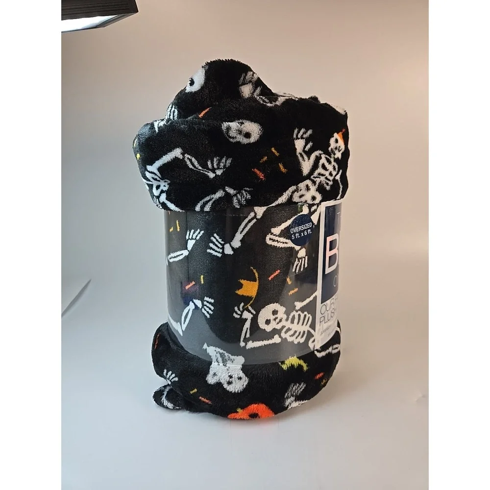 The Big One Oversized Plush Throw 5ft x 6ft‎ Halloween Skeleton Pumpkin Seasonal